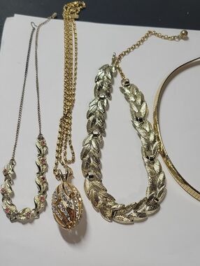 Gold-Tone Leaf Link Necklace Lot